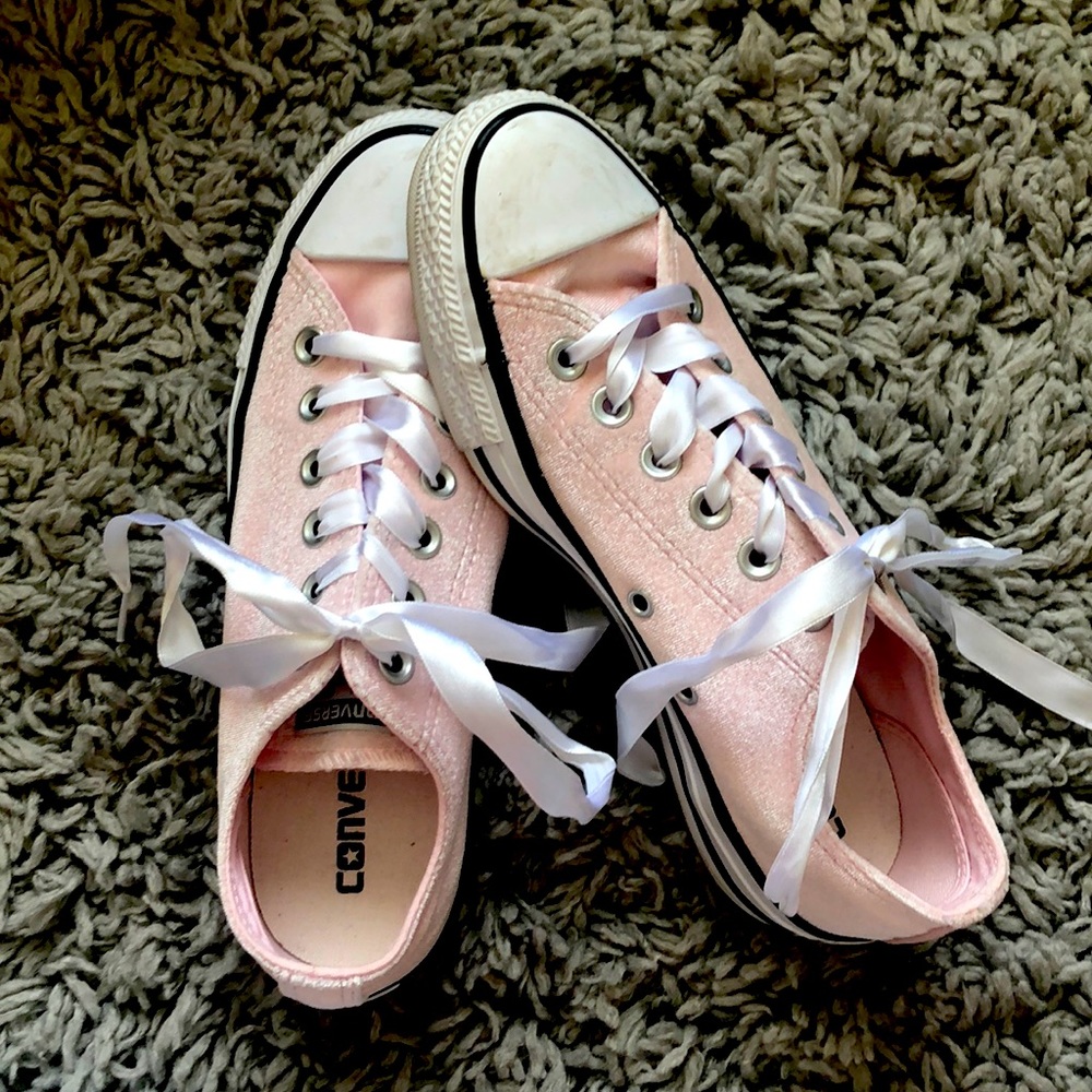 Pink Velvet All-Star Converse tennis shoes Sz7